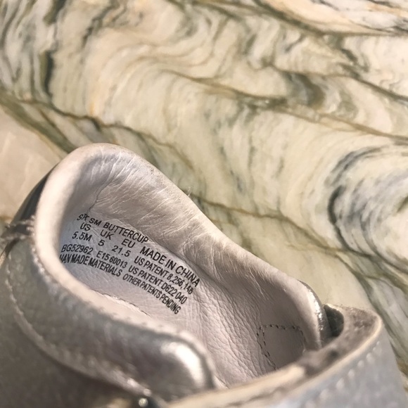 SOLD Toddler Girl Stride Rite Silver Shoes 5.5M - Picture 5 of 6